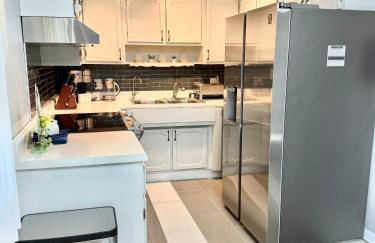 Delightful 3 Bd Home with King size bed, hot tub, playground! - Foto 14