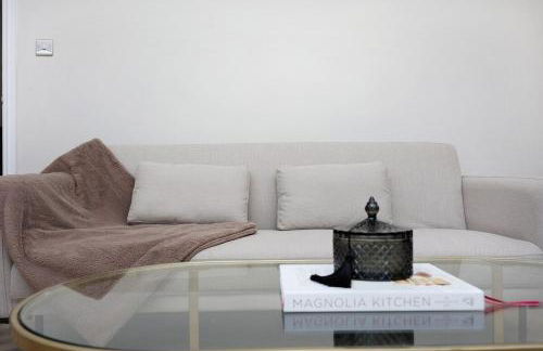 Newly refurbished 2 br apartment with a beautiful garden - Foto 26