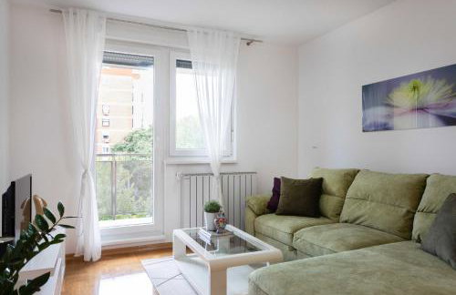 Bright 1BDR with Balcony & Parking - Photo 1