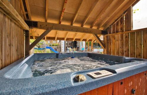 Countryside Retreat with Hot Tub - Photo 17