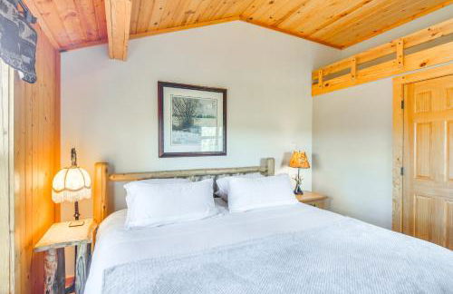 Private Wooded Escape with Scenic Decks in Jefferson - Foto 17