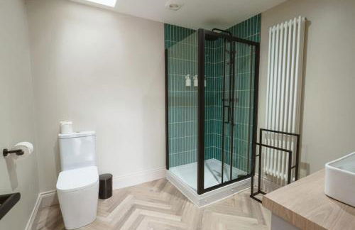 Our House Collective - Luxury Stay in Lincoln City Centre, Hot tub, Sleeps 16 - Foto 53