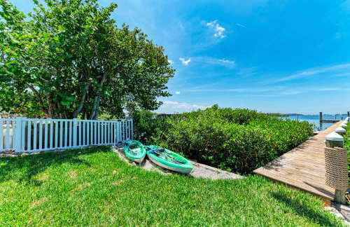 Crooked Coconut: Resort Pool & Spa, Dock - Foto 6