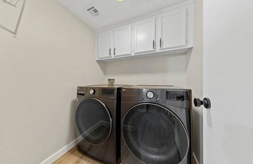 4Br Model Home w Pool and Pool table in Henderson - Foto 20