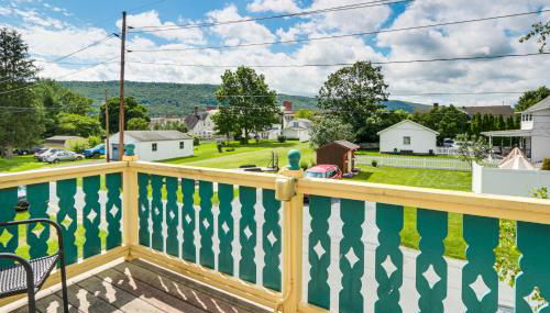 Walk to Town Charming Unit with Balcony in Bedford! - Foto 3