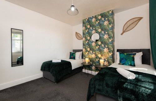 Large House for Groups with Huge Driveway - FREE PARKING - Photo 20