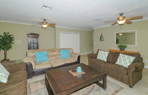 Heated Pool Home - Perfect Location - Walk to Beach, Restaurants and More! - Foto 9