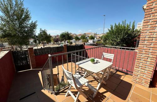 Casa grande de tres plantas con parking gratis - Foto 21