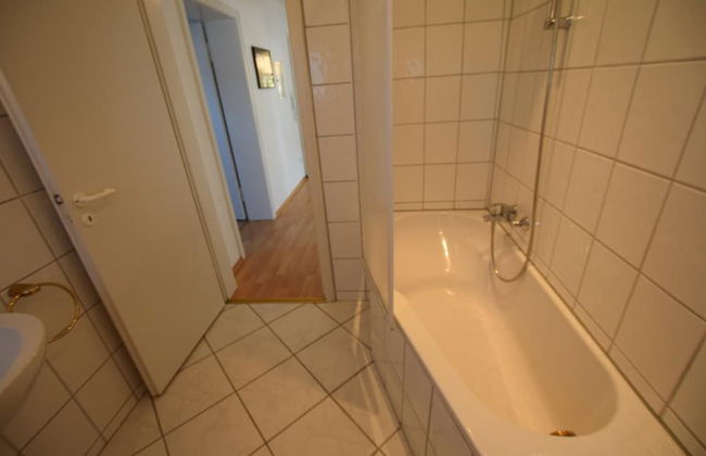 Tolstov-Hotels Generous 3 Room Apartment - Photo 43
