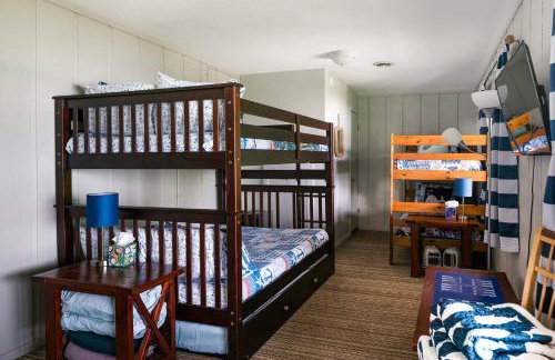 Waterfront Deck and Dock Torch Lake Home! - Foto 23