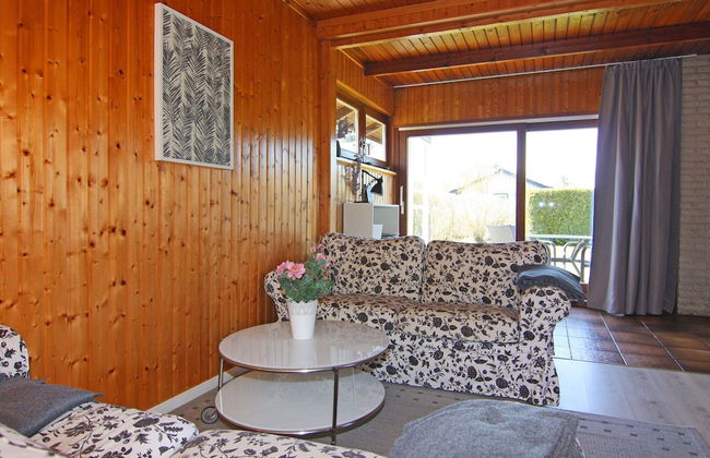 Inviting log House With 2 Terraces and Cozy Fireplace in Damp - Foto 8