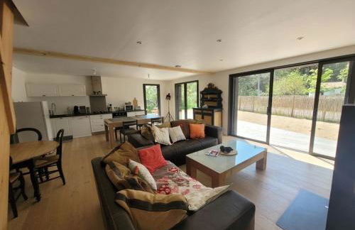 Maison Moderne en Bordure de Forêt, Idéale pour 8/10 Pers, à 2km de la Plage avec WiFi et Terrasse - FR-1-777-6 - Foto 4