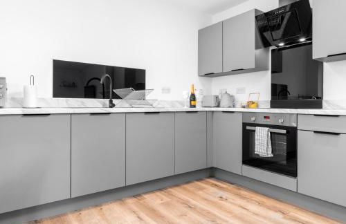 Stylish 2 Bed Apartment - Balcony - Private Parking - Netflix 4MC - Foto 6