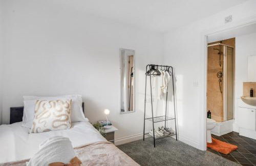 3 BR 6 Beds 3 Bath Garden Parking Heathrow 15 min Windsor & Legoland - Foto 7