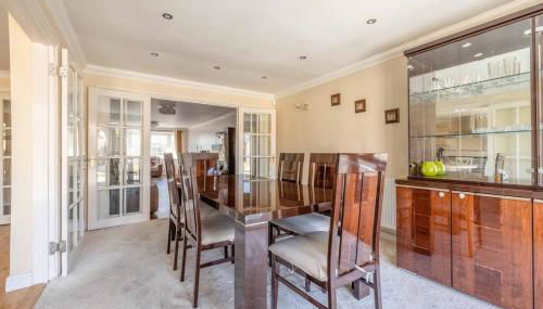 SPACIOUS 3 BEDROOM HOME - GREAT FOR FAMILIES! - By Tempstay - Foto 2