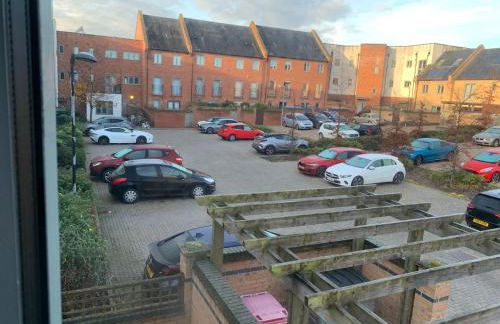 Luxury 2 Bedroom Northampton Townhouse with Balcony - Foto 27