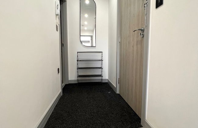 City Centre 1-bed Apartment in Preston With Sky - Photo 12