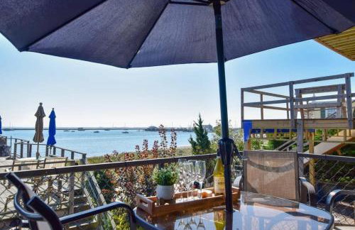 Gorgeous water views in the center of town - Foto 16