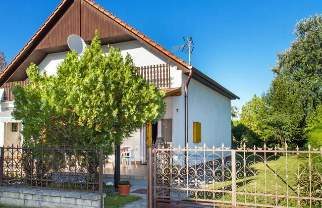 3 bedroom House in Balatonfenyves with garden and terrace - Photo 1