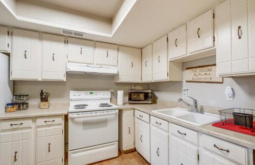 Near Fossil Creek and Trails Scenic Pine Cabin! - Foto 7