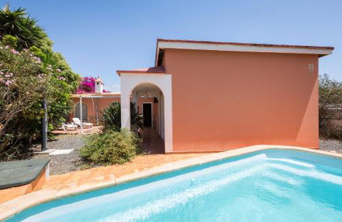 Home2Book Quiet Villa with Private Pool - Photo 1