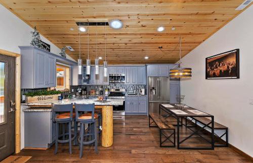 Stylish Elysian Big Bear Cabin w Enclosed backyard - Photo 29