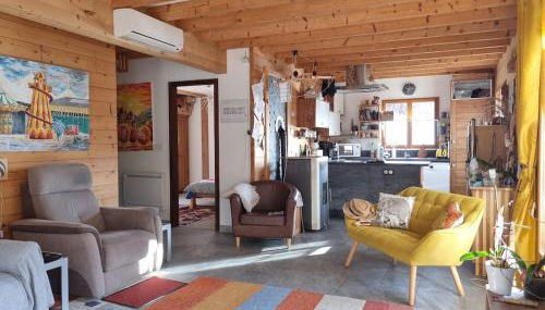 Very comfortable, fully equiped two bed appartement in private chalet entire floor Near La Clusaz, Grand Bornand, Annecy and lake and private terrace Bbq - Foto 2