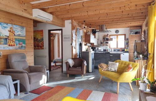 Very comfortable, fully equiped two bed appartement in private chalet entire floor Near La Clusaz, Grand Bornand, Annecy and lake and private terrace Bbq - Foto 2