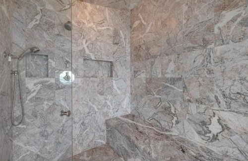 Luxe Remodeled Oceanfront Home on the Bluff - Foto 22