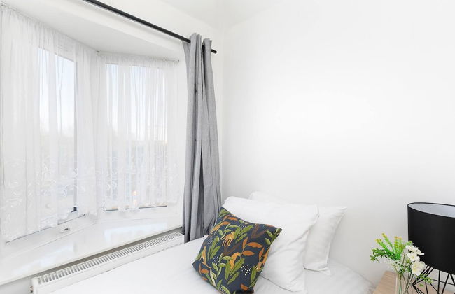 Skyvillion - Enfield 4bed House W Garden & Parking - Photo 9