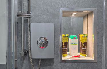 Anfield 4 min walk Sleeps 7 4BR 5Bed 3Bathrooms - Photo 45