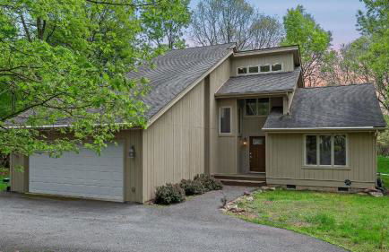 Mountain Hideout by Avantstay Game Room + Deck - Foto 4