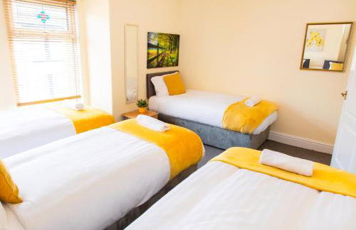 3 Bedroom House, Free Parking and Self Check In - Foto 8