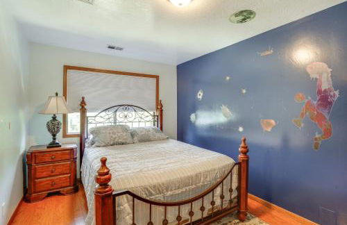 3 Mi to Sequoia Park Zoo Spacious Home with Sunroom - Foto 22