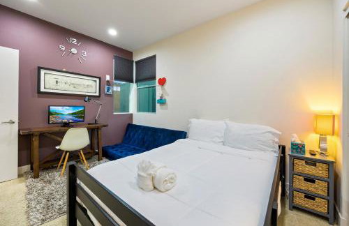 Chic Silver Lake Oasis with Breathtaking City Skyline Views, Private Rooftop & Garage - Foto 17