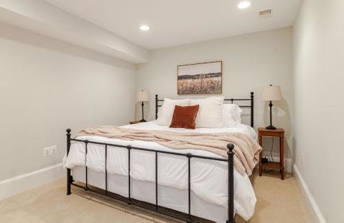 Private Garage Parking and King Bed - Walk to Metro - Foto 24