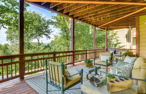Mountain Time Cashiers Condo with Deck and Views! - Foto 1