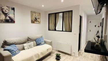 Cosy T2 climatisé sur le port à 5min de la mer parking privé linge de bain et de lit fournis - Foto 4