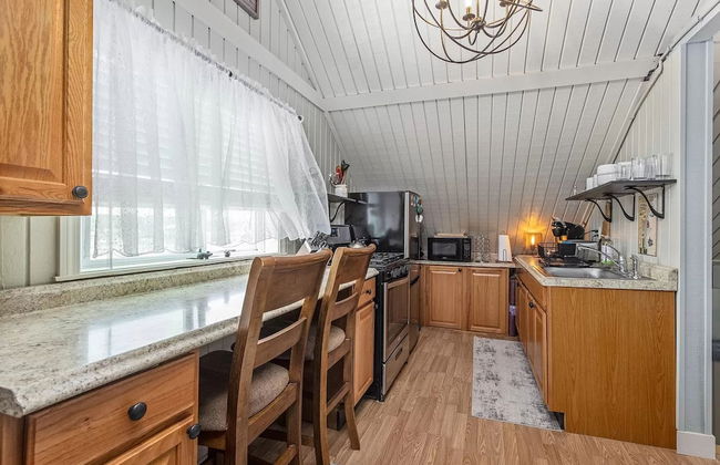 Private Condo w Ocean Views Next to Beach - Photo 10