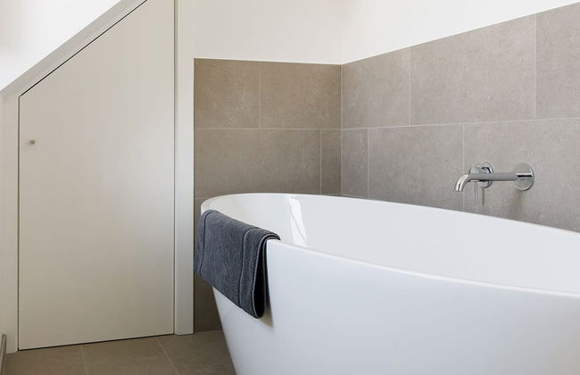 Delightful Seaside Hideaway 5 Mins to Beach - Photo 4