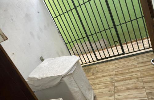 Casa Grande com 2 quartos e 3 camas com AR CONDICIONADO nos dois quartos - Foto 14