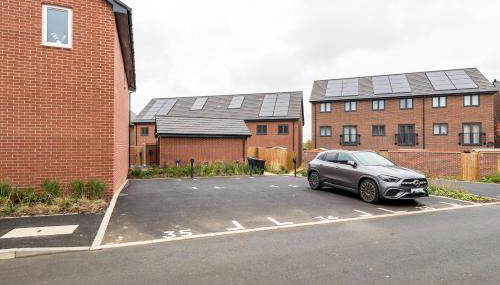 Spacious Milton Keynes Townhouse 2 Designated Parking Spaces Near Centre MK, MK Bowl, Universal Studios & Transport Links Ideal for Families & Contractors - Foto 3