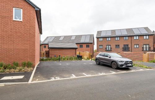 Spacious Milton Keynes Townhouse 2 Designated Parking Spaces Near Centre MK, MK Bowl, Universal Studios & Transport Links Ideal for Families & Contractors - Foto 3