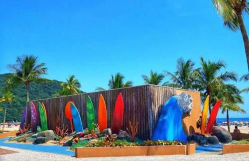 Belíssima Casa a Beira Mar com Piscina Aquecida Cobrado a Parte, 5 Quartos com Ar Condicionado, Amplo Salão de Jogos com Mesas de Bilhar e Pebolim, Amplo Espaço Externo com Churrasqueira em Deck Gourmet Coberto frente a Piscina,Tudo isso á Beira Mar - Photo 20