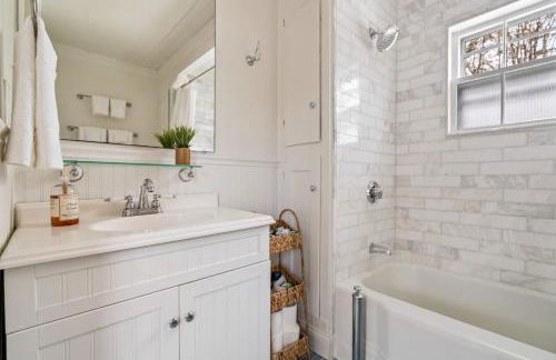 The Curator's Retreat For 8 - Photo 42