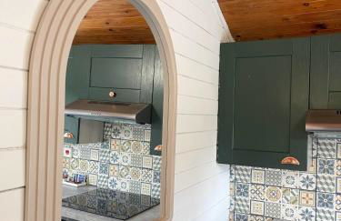 Otter 1 - Private Hot Tub - Bali Inspired Lodge - Bath - Longleat - Wiltshire - Photo 65