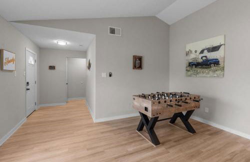 DFW Retreat - Pool, Spa & Minutes to Dallas & Fort Worth - Photo 8