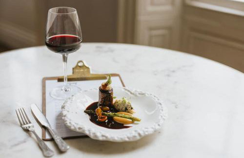 Healing Manor Hotel - Photo 4