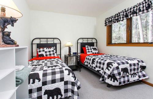 Cabin in the Woods by Simple Life Rentals - Foto 17