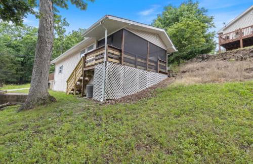 Lakefront Escape, Sunrise Views, Boat Slip & Community Dock Access - Foto 10